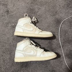 Jordan 1’s Legend light brown Woman’s Size 8