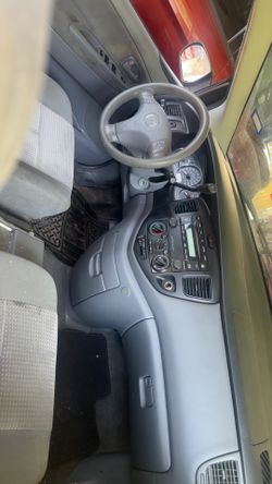 2004 Mazda MPV