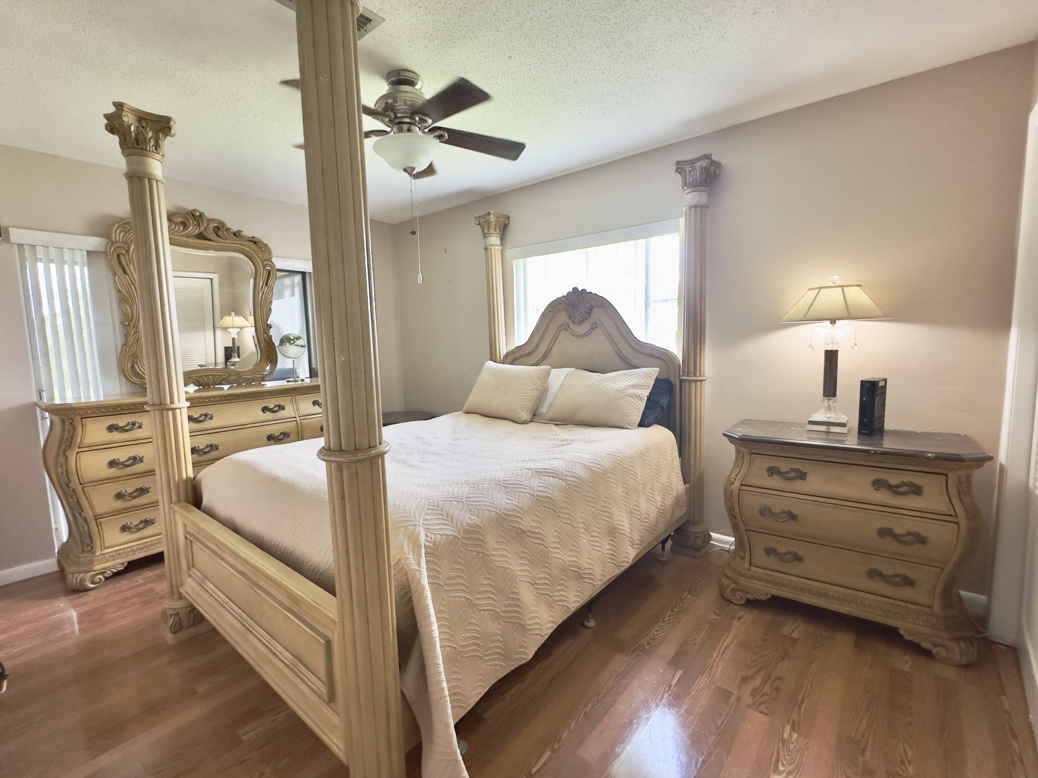Vintage Lexington Furniture / 4 Piece Bedroom Set / Canopy Queen, Night Stand, Dresser w Mirror
