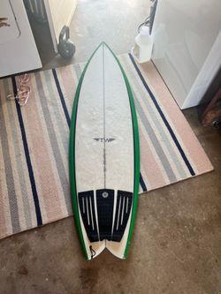 5’5 TYLER WARREN SURFBOARD