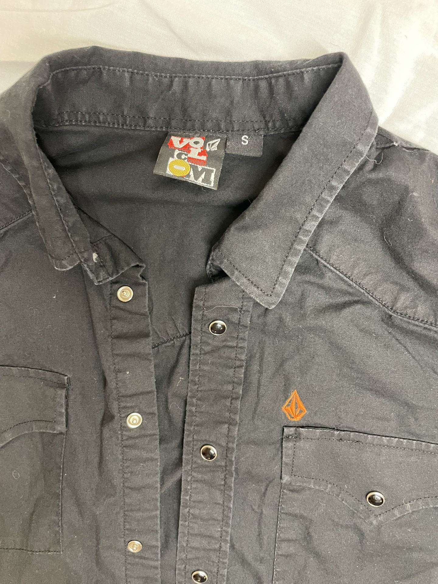 Men’s Volcom long Sleeve Button Down Small