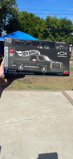 Hotwheels 83 Silverado Building set