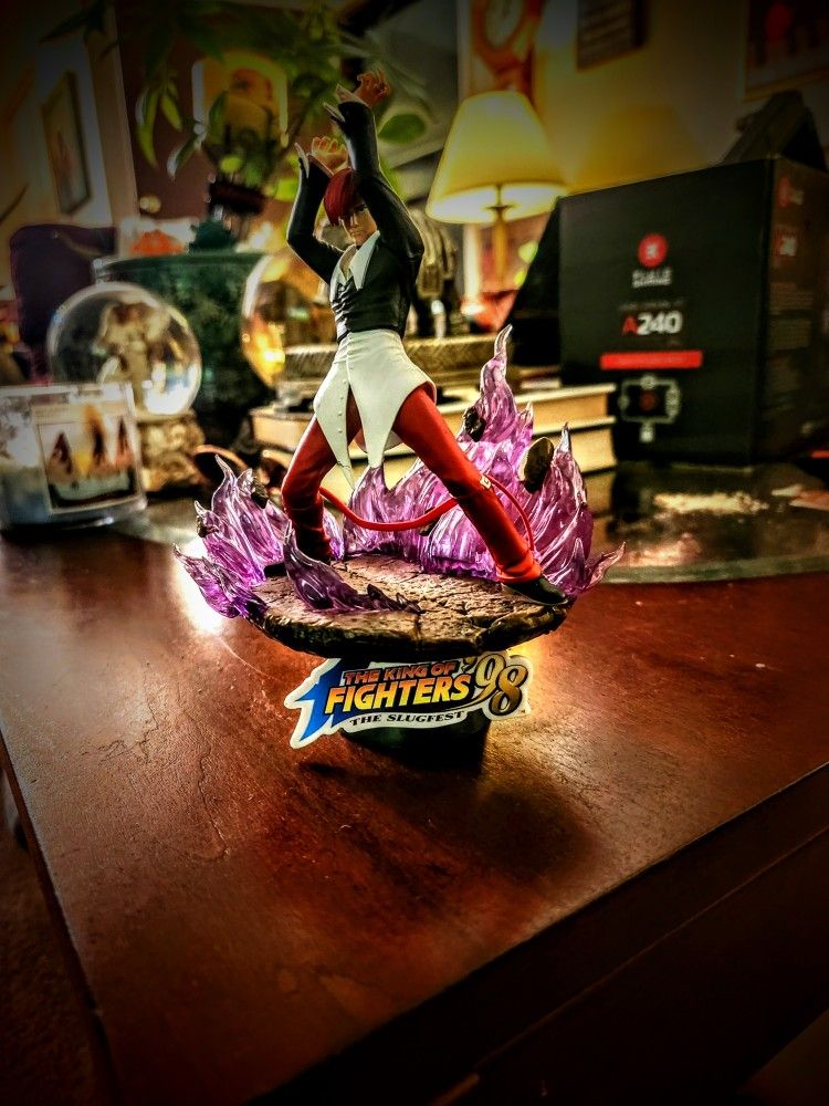 Iori Yagami Collector's Statue