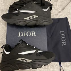 DIOR B22 NEW DESIGNER TRACK RUNNERS SHOES SNEAKERS MEN STYLE• SIZE 43, 44 And  42 EUROPE . 9.5 and 8.5 And 10.5  ⭐️⭐️⭐️⭐️⭐️