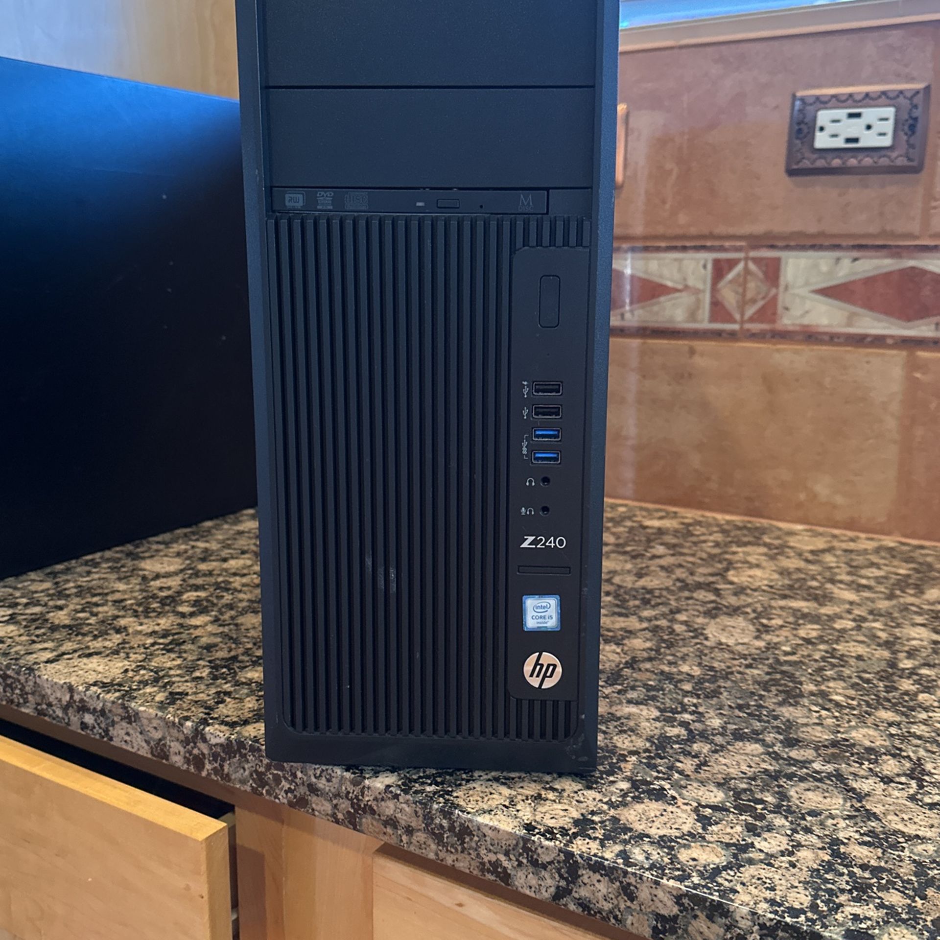 HP Z240 Intel i5 Desktop w/DVD