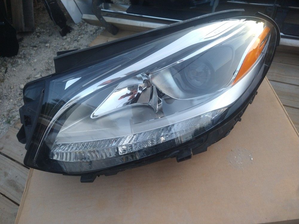 Mercedes C30 Driver's Headlight OEM Part