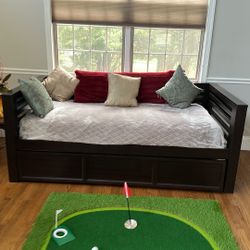 Twin Day Bed With mattress -drawers 