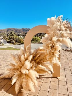 Pampas, Wood Arch, Dried Floral Arrangement