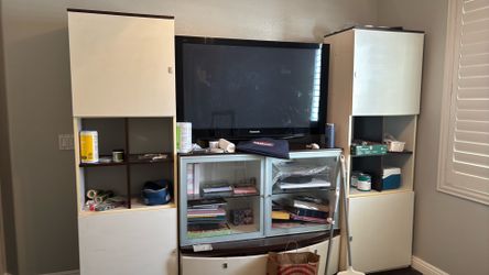 Entertainment center