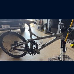  Mountain Bike Giant Rain Three