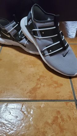 Tennis shoes