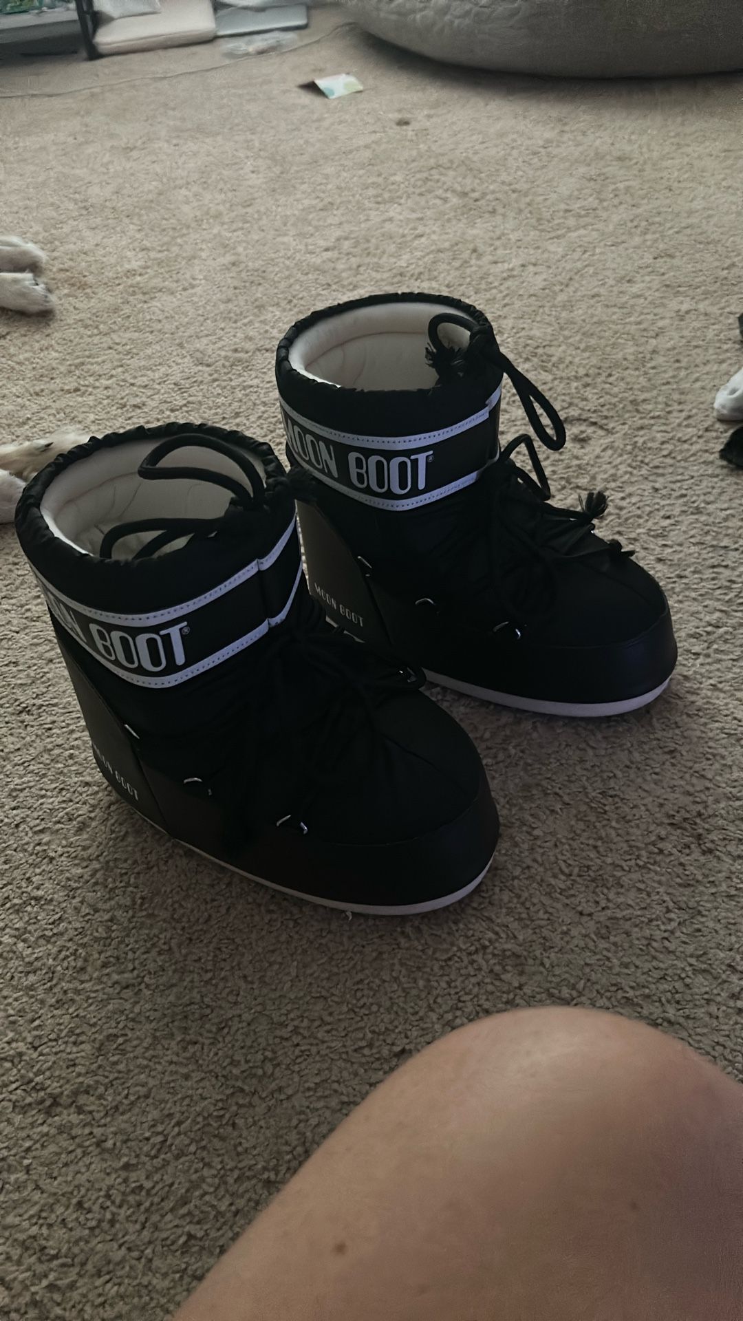 Moon boots Size 9