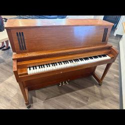 Baldwin  Studio Piano