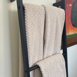 Ladder Towel Rack (Sleek design)