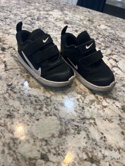 Nike baby shoes 8c