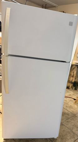 Kenmore Top-Freezer Refrigerator White  works great! Plugged in