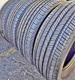 225 60 18 Michelin Tires Con 80% de Vida Las 4