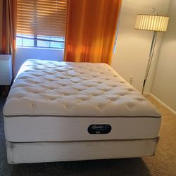 Queen size bed w frame $99