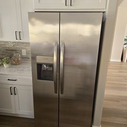 Brand New Stainless Frigidaire Steel Fridge/ Freezer French Door 