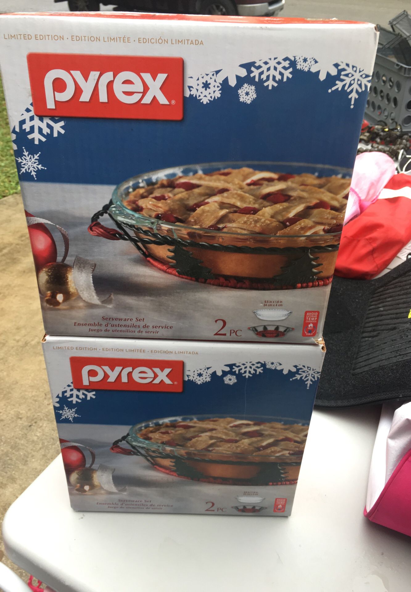 Pyrex Christmas Serve ware Set