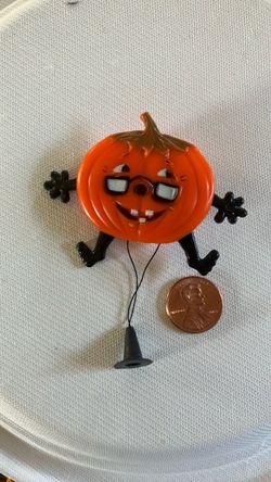 Vintage dancing, pumpkin brooch, pin
