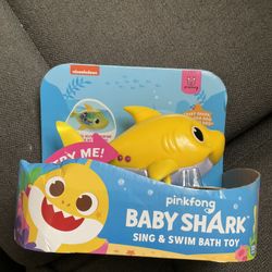 Baby Shark Sing And Swim Bath Toy