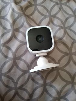 Blink Mini indoor camera with the original mounting base