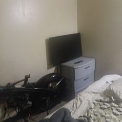 TCL 32S331 SMART 32" TV WITH ROKU