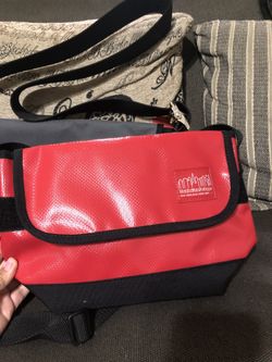 Manhattan Portage Vinyl Messenger Bag (XXS)