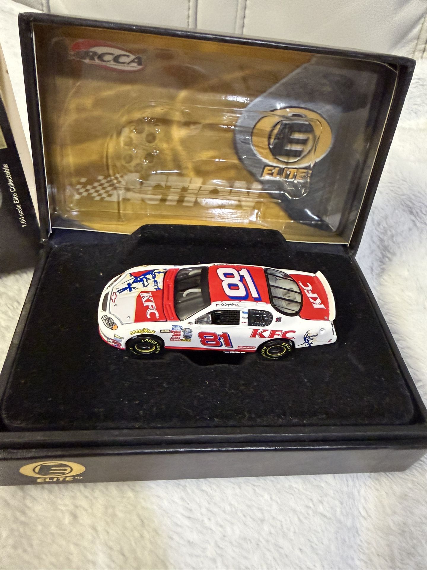 1:64 Action Elite DALE EARNHARDT JR. #81 KFC 2004 Monte Carlo 1/2400