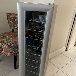 18 Bottle Wine Chiller/Cooler/Refrigerator