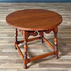 American Colonial Style Round Maple Side Table w/ Turned Legs, c.1930's - Delivery Available 