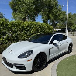 2018 Porsche Panamera Hybrid 4 Twin Turbo LOW MILES