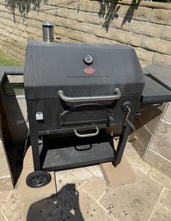 Char-Griller Legacy 33-in W Black Cart Charcoal Grill