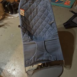 BabyBjörn Bouncer Balance Soft, Tri-Fabric, Sand Grey | 2-in-1 Adjustable Baby Bouncer Seat and Toddler Chair, Newborn to Toddler (8-29 lbs), 4 Positi