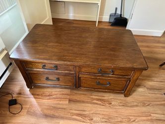 Coffee table  - good condition (46x26”)