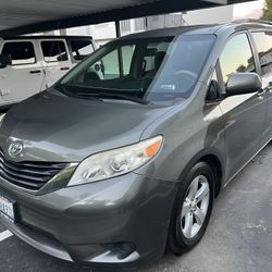 2012 Toyota Sienna