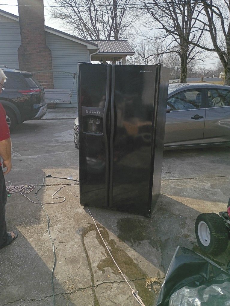 Frigidaire Fridge 