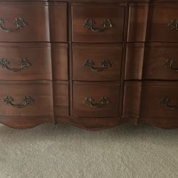  Dresser