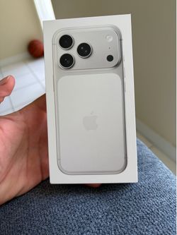 Brand new iPhone 17 Pro Max - 256GB - Silver