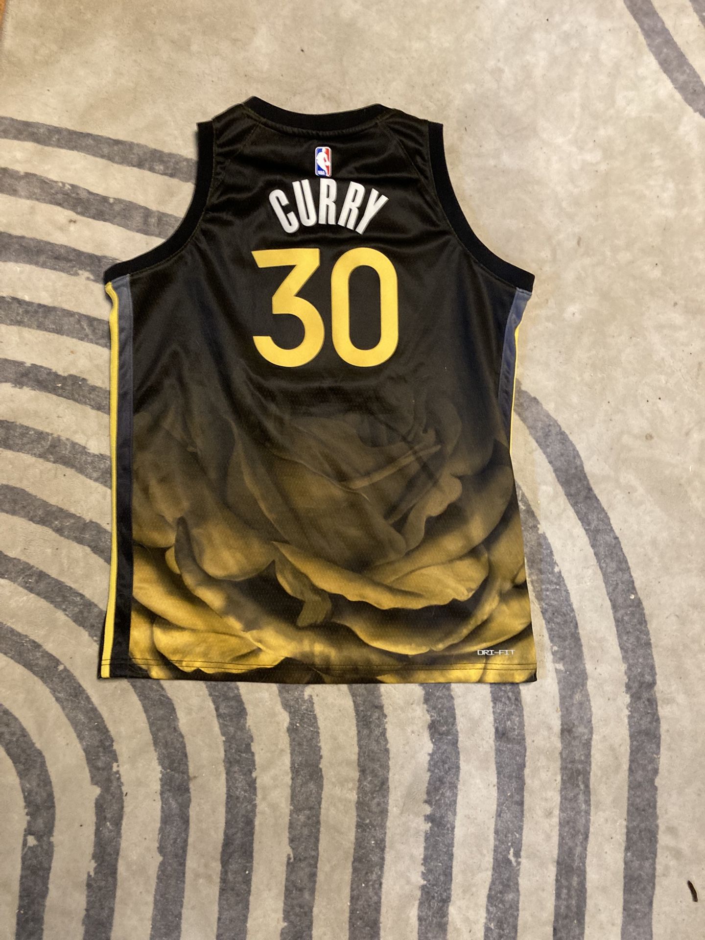 Never Worn Curry Jersey High-Quality Kids, Large Size