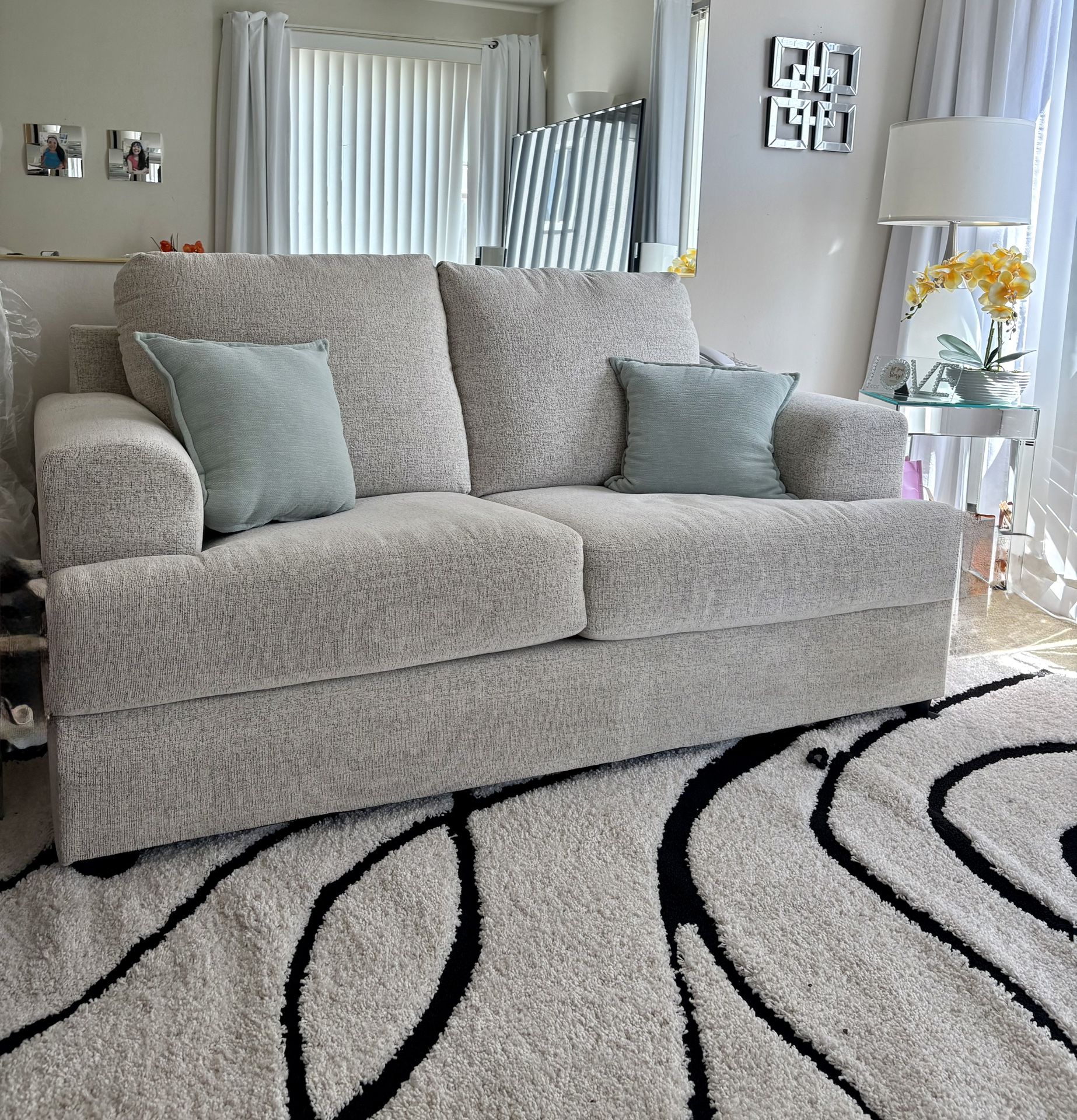 Single Loveseat