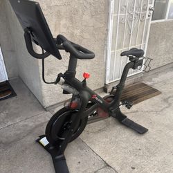 Peloton Bicycle Muy Buenas Conditions 