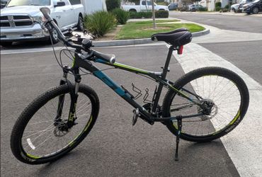 GT Aggressor Pro Mountain Bike – Medium – 27.5” Wheels