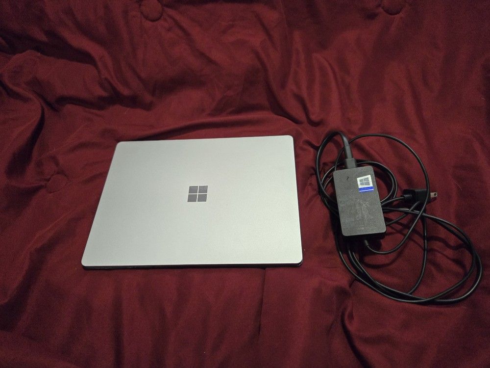 π» Surface Laptop Go β 12.4β Touchscreen β i5 / 256GB SSD / Win11 β $350