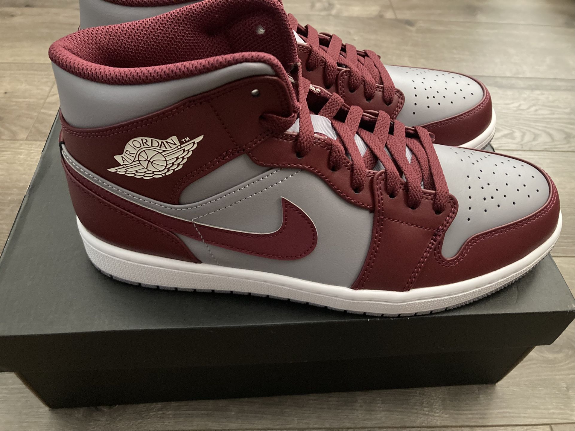 BRAND NEW Air Jordan 1 Mid Cherrywood Red / White Men