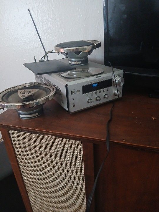 Yamaha Stereo System