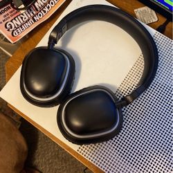 Black Bluetooth Headphones