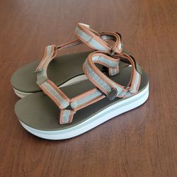 Teva Flatform Universal Mesh Print Sandals Olive Green Women's Size 9 
1102451 New no box, please see photos for details.
Upper Material: Breathable M