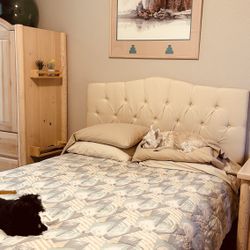 Southwest Log Bedroom Set Great Condition, Queen Bedframe